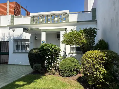 Venta Casa Lote 8.66 x 43 en Flores, Cercanía Polo Comercial