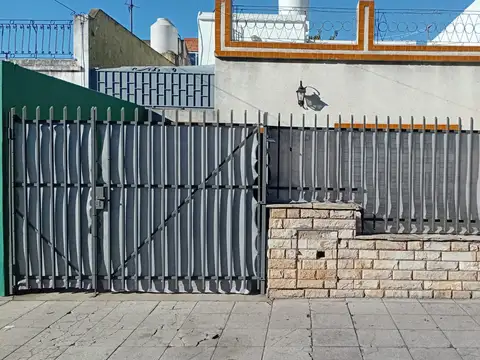 Casa en Alquiler con 1 cochera