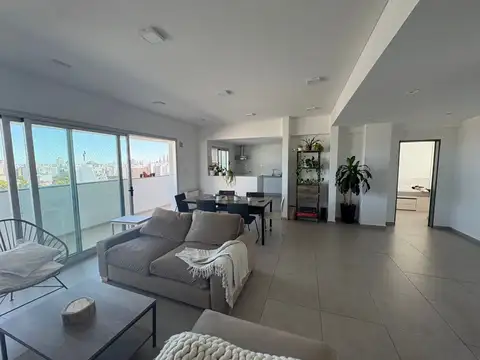 SEMIPISO EN VENTA LA PLATA COCHERA CUBIERTA