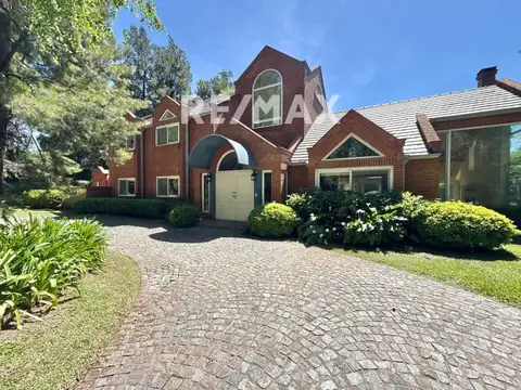 Casa en Venta con 2 cocheras