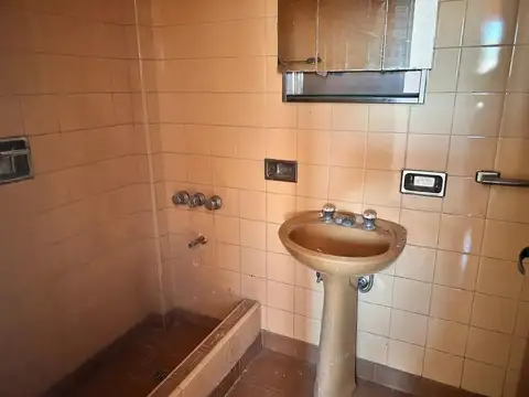 GALPON 760M2 :: C/OFICINAS Y VIVIENDA :: CASEROS CENTRO