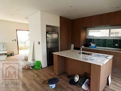 Depto Tipo Casa 4 ambientes con 3 baños