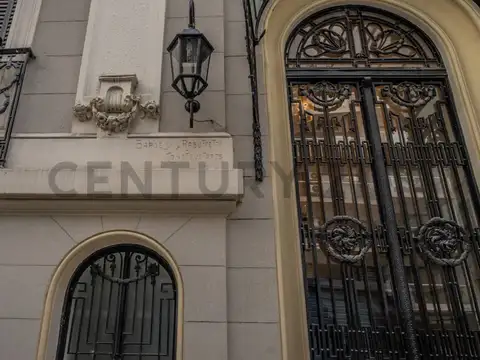 Casa 10 ambientes con 4 baños