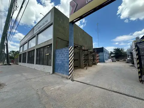 Local y galpón en Pilar, sobre Ruta 25.