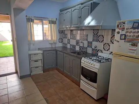 Casa 4 ambientes con 2 baños