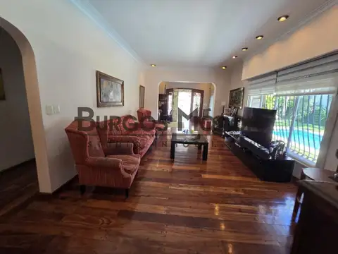 Casa 6 ambientes con 4 baños