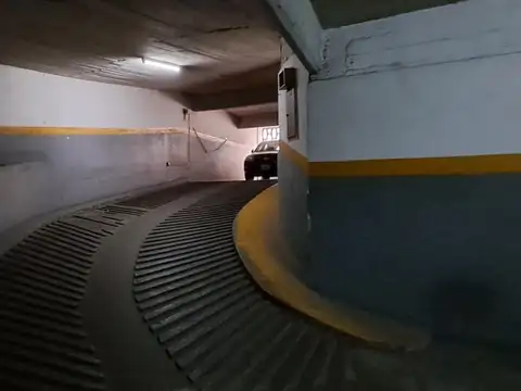 Oportunidad Cochera cubierta  en venta Recoleta