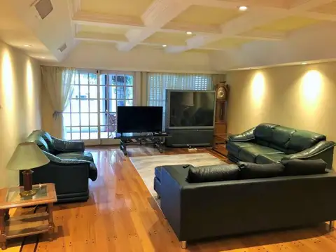Casa 6 ambientes con 5 baños