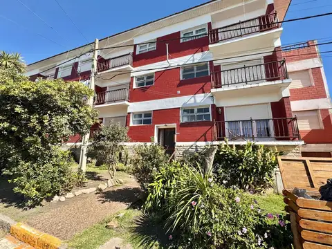 DEPARTAMENTO 2 AMBIENTES CON COCHERA Y PATIO