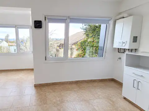 Av 12 De Octubre 1500, Piso 1