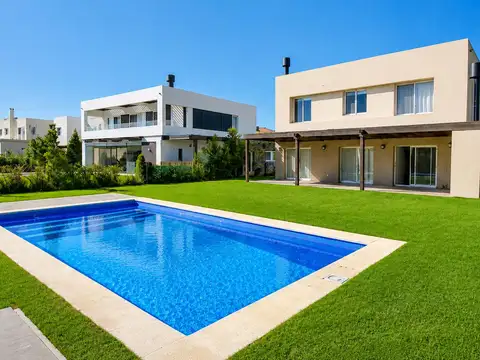 Casa Alquiler Barrio Vistas,Puertos del Lago Escobar.  3 Dormitorios, Escritorio, Pileta. GBA Norte