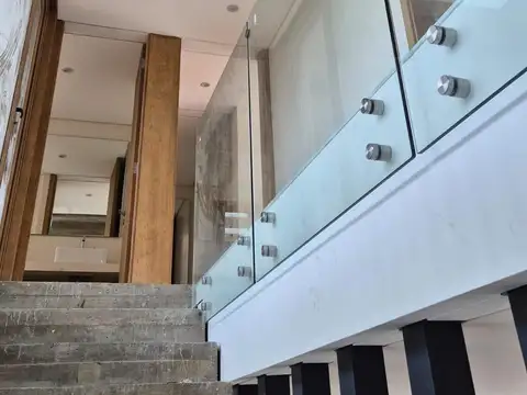 Casa 7 ambientes con 4 baños