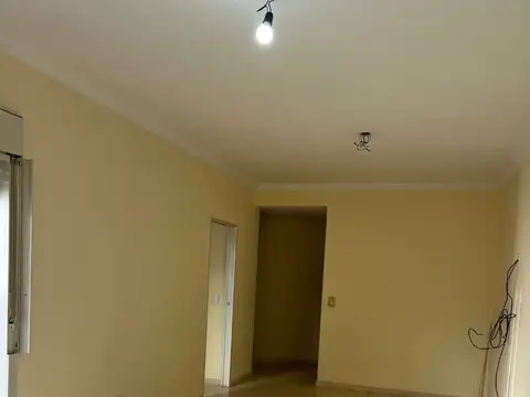 Depto Tipo Casa en Alquiler en Monte Castro, $ 650.000