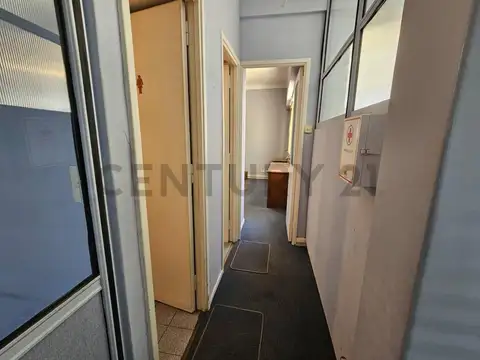 VENTA DEPARTAMENTO EN EDIFICIO DE CATEGORÍA APTO VIVIENDA AL FRENTE PISO LUMINOS