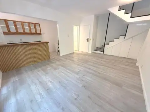 Depto Tipo Casa en Venta en Colegiales, USD 235.000