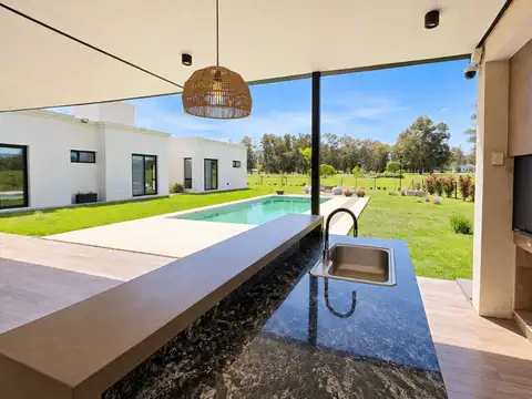 Casa en Venta en Los Pinares Country Club, USD 320.000