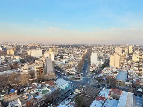 AMPLIO 2 AMBIENTES CON VISTA ABIERTA - SUPER LUMINOSO- PISO ALTO