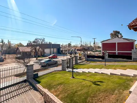 Casa 6 ambientes con 4 baños