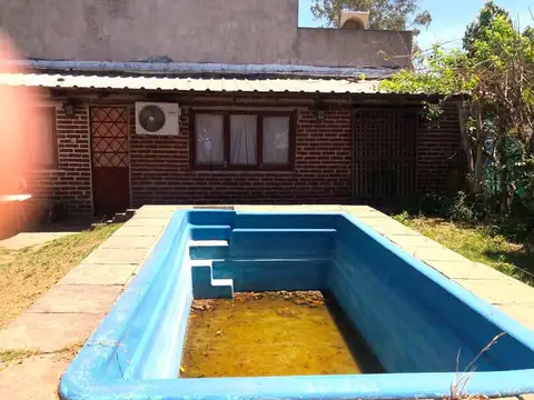 CASA EN VENTA :: 5 AMBIENTES :: UDAONDO :: CON LOCAL