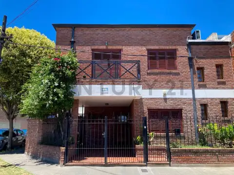 Casa en venta 3 dormitorios en Ringuelet