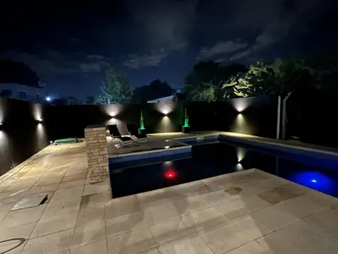 Casa en Venta con 3 cocheras