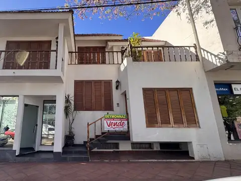 Casa con Local Venta zona Comercial 12 de Abril