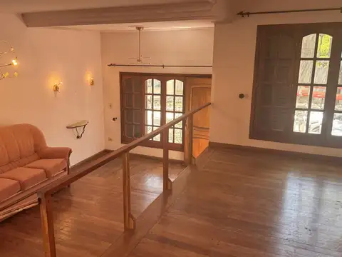 Casa con Local Venta zona Comercial 12 de Abril