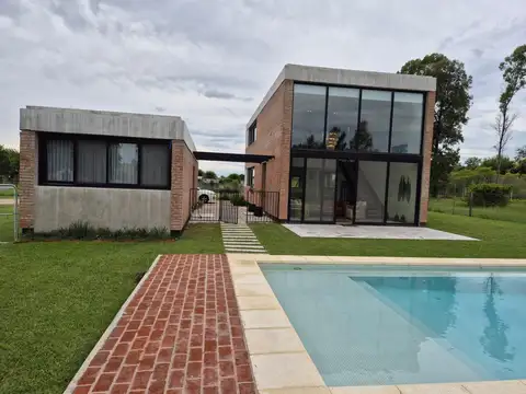 VENTA - ALQUILER Casa en San Sebastián Diseño - 4 ambientes