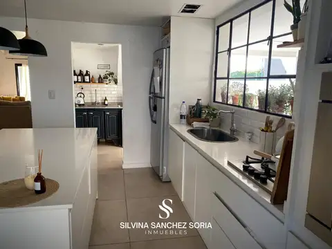 Casa en Venta con 2 cocheras