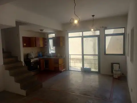 PH en DUPLEX de 20 Años de Antiguedad con terraza propia - SIN EXPENSAS