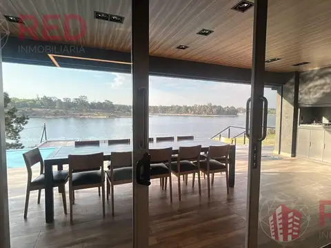 Casa en Venta con 6 cocheras
