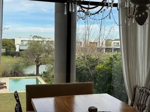 Casa en Alquiler de 4 dormitorios