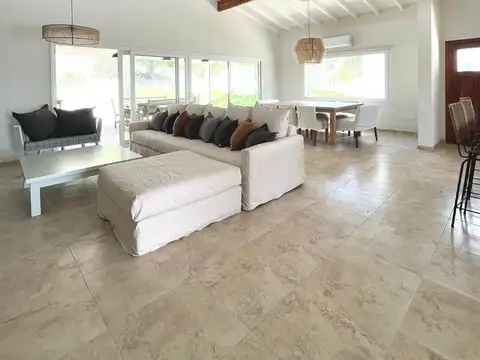 Casa en Venta en Barrio Ecuestre, USD 320.000