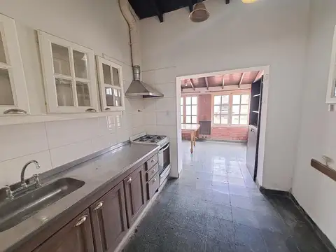 Casa 4 ambientes con 1 baño