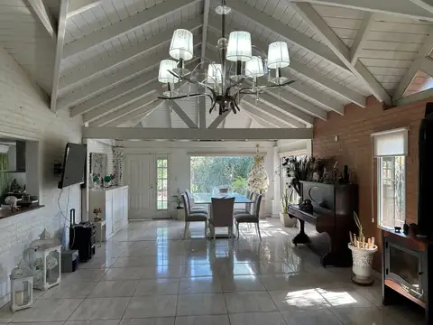 Casa en Venta con 2 cocheras