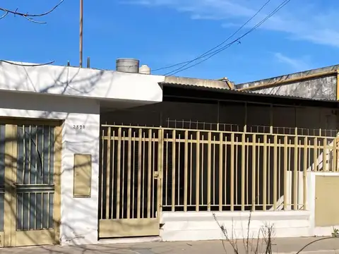 Casa con Galpón  en  Barrio Ciuadela