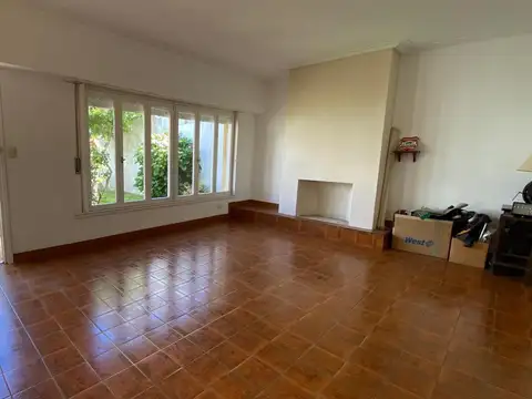 Casa en Alquiler con 1 cochera