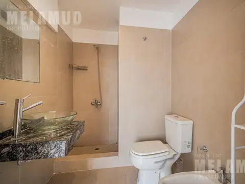 Venta / 2 Ambientes / Flores / Piso Alto Luminoso Apto Profesional