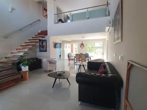 Casa 6 ambientes con 3 baños