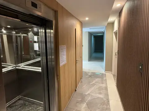 Lisandro De La Torre 300, Piso 1