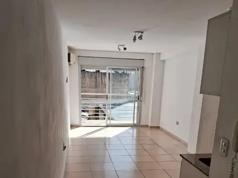 MONOAMBIENTE MUY BUENO  - 35 M2 - MUY LUMINOSO - ARTEFACTOS ELECTRICOS - COCINA ELÉCTRICA -EDIF C/PILETA - LAUNDRY