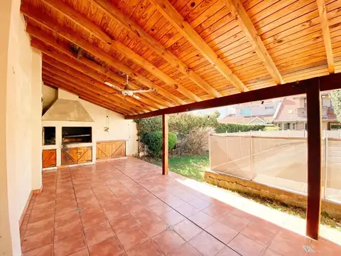 Casa 5 Amb + Dep en Venta S. Isidro Pileta Apto Cr