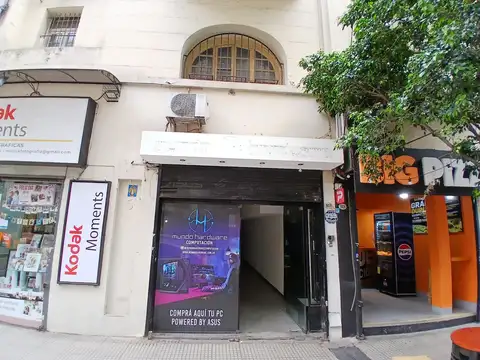 EXCELENTE LOCAL EN INMEJORABLE UBICACIÓN.-