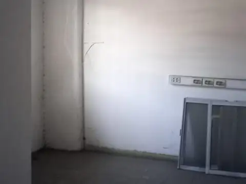 Galpon en Alquiler 17  mts Fondo