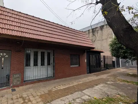 Casa de 3 Amb.Patio y Garaje, Lujan 2200 Lanus E