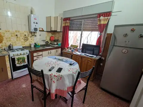 Casa de 3 Amb.Patio y Garaje, Lujan 2200 Lanus E