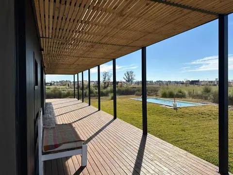 Casa 3 ambientes con 2 baños