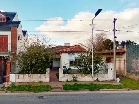 Casa de 2 Dormitorios - Lote de 10 x 27.5 - La Plata
