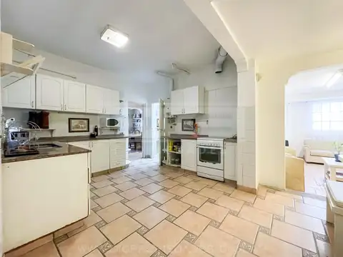Casa 7 ambientes con 4 baños
