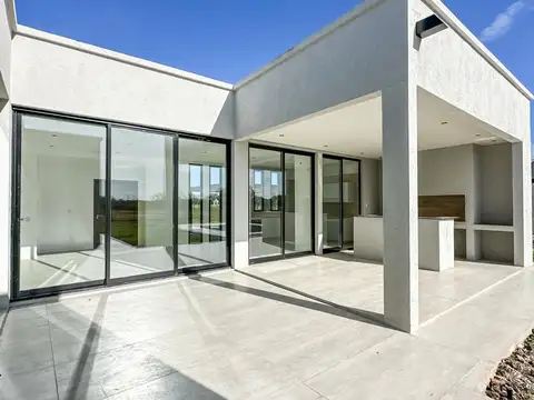 Casa en Venta en Pilar, USD 280.000